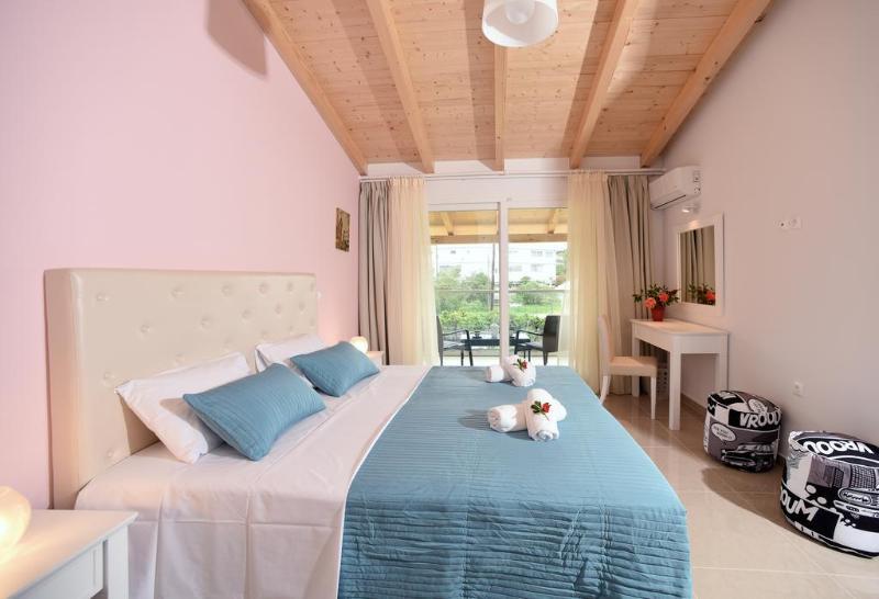 Palapart Gikas Suites And Studios Гувія Екстер'єр фото
