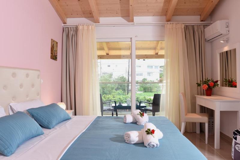 Palapart Gikas Suites And Studios Гувія Екстер'єр фото