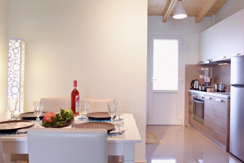 Palapart Gikas Suites And Studios Гувія Екстер'єр фото