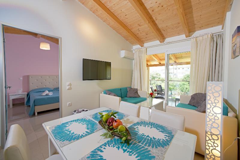 Palapart Gikas Suites And Studios Гувія Екстер'єр фото